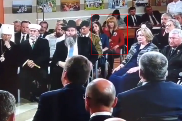 'Куди котиться світ?' У Криму кинулися хреститися при вигляді Путіна. Відеофакт