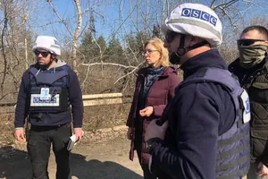 Террористы "ЛНР" передали Украине 60 человек. Первые фото