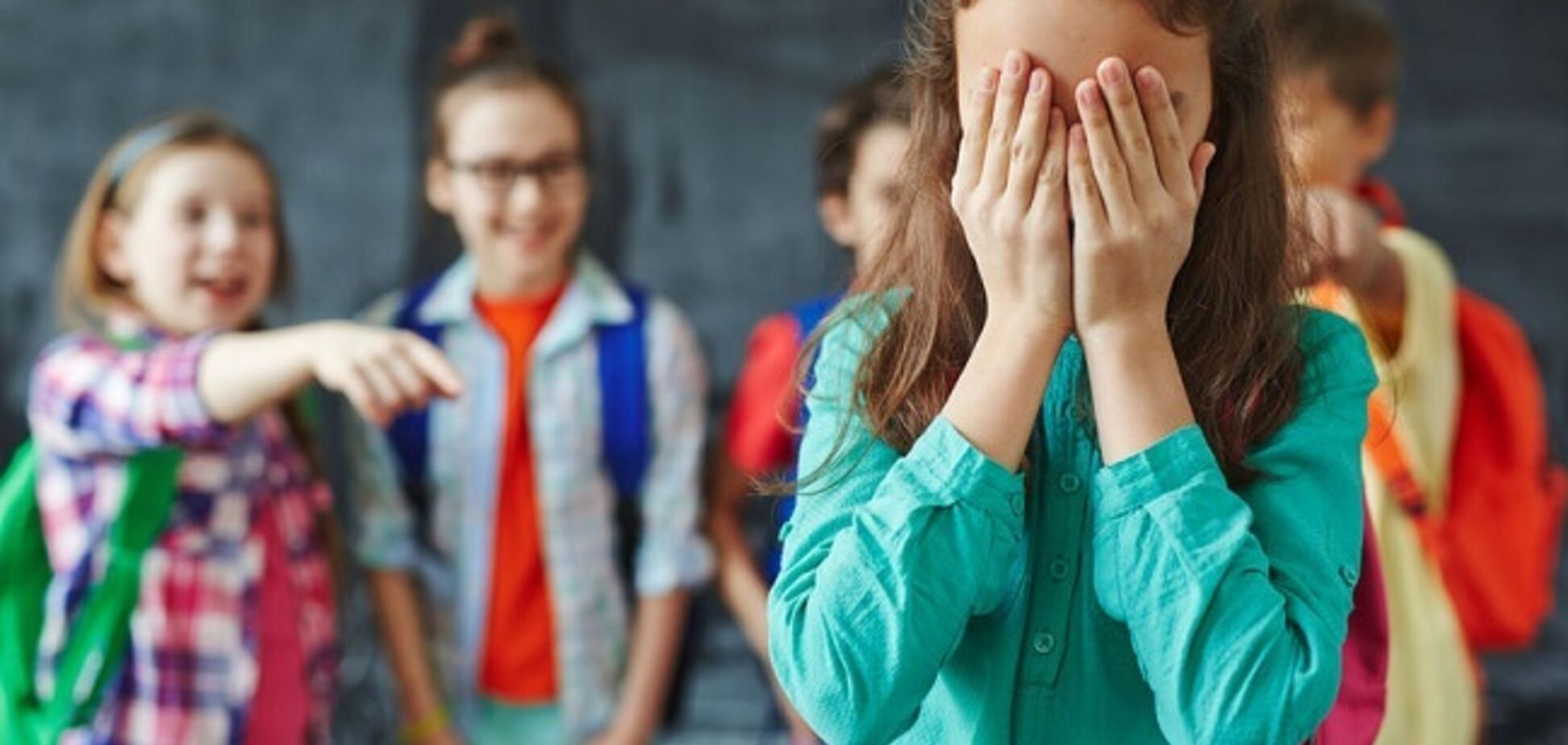 На Закарпатье восьмиклассницы жестоко расправились со школьницей: девочка в больнице