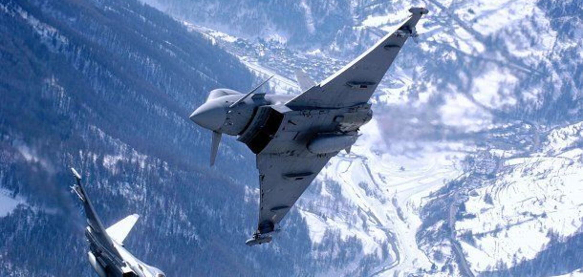 Военные самолеты России и НАТО 'столкнулись' в небе: что известно