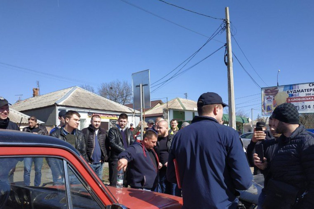  В Николаеве полиция подралась с 'евробляхерами'