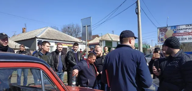 В Николаеве полиция подралась с "евробляхерами"