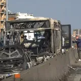 В Милане мужчина угнал и поджег автобус с детьми: фото и видео