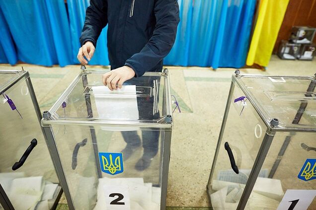 З великим відривом: українці назвали лідера президентських перегонів