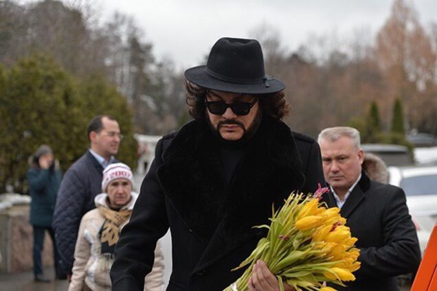 'Родители хоронят детей': Киркорова засняли на похоронах Началовой