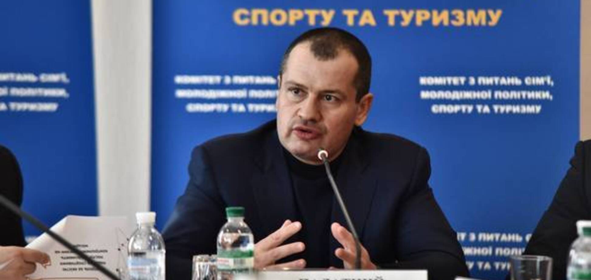 Палатный призвал местные власти выделять средства на зарплаты тренерам ДЮСШ