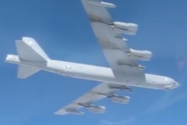 Тримав курс до кордону: в Росії забили на сполох через бомбардувальник США