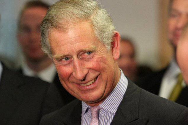 Принц Чарльз засвітився в плавках на пляжі в Барбадосі