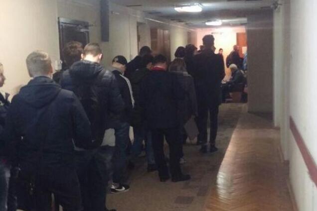 В очереди по 6 часов: в Киеве возник коллапс из-за выборов президента 