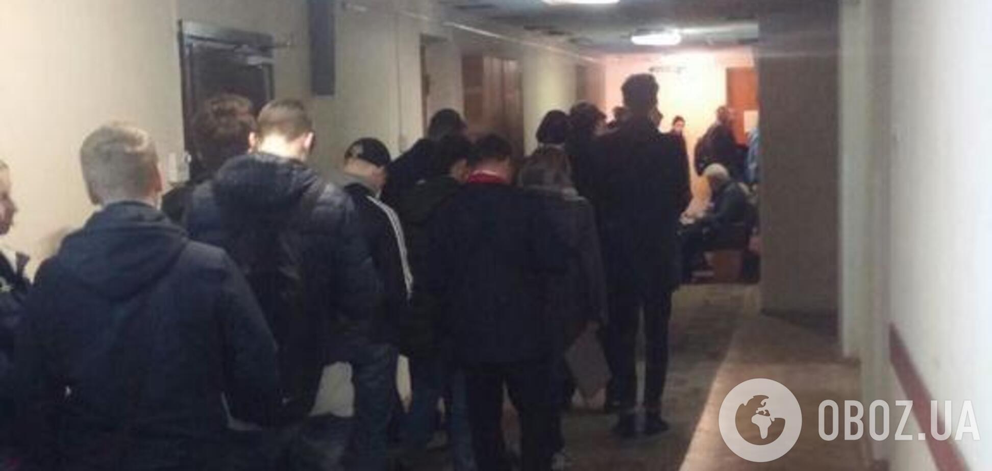 У черзі по 6 годин: у Києві виник колапс через вибори президента