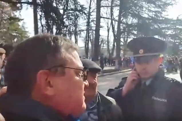 'Стоял против б*ндеровцев – попал к ф*шистам': оккупанты в Крыму публично унизили предателя Украины