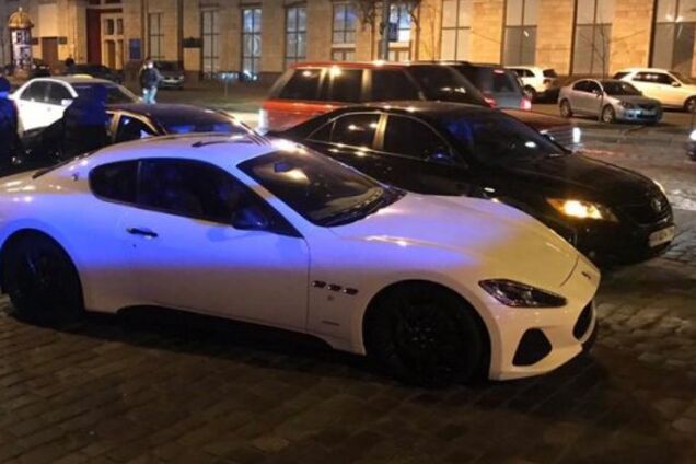 В центре Киева 'мажор' на элитном спорткаре обстрелял авто из-за ДТП: фото ЧП