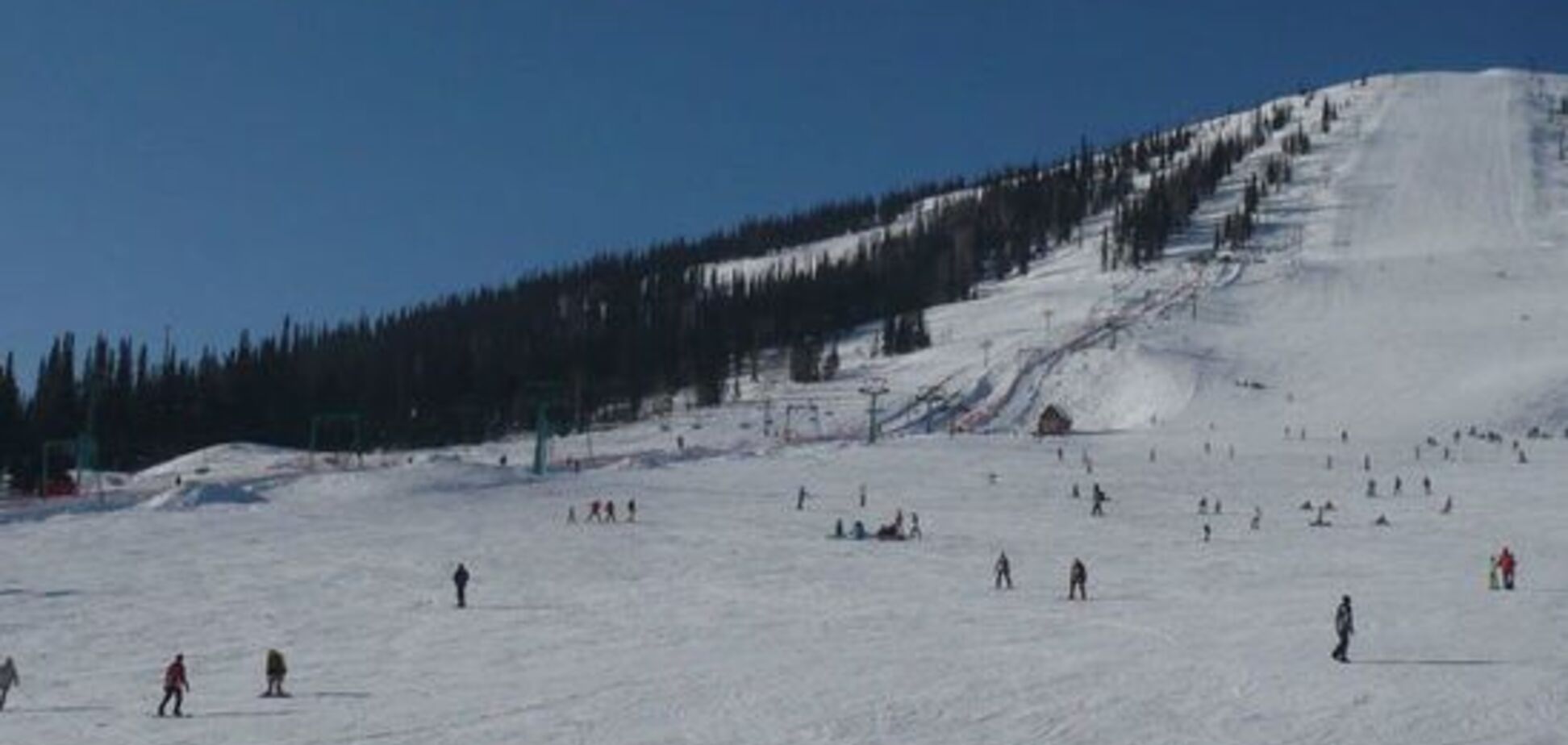 Висели несколько часов: в России на канатной дороге произошло ЧП с туристами