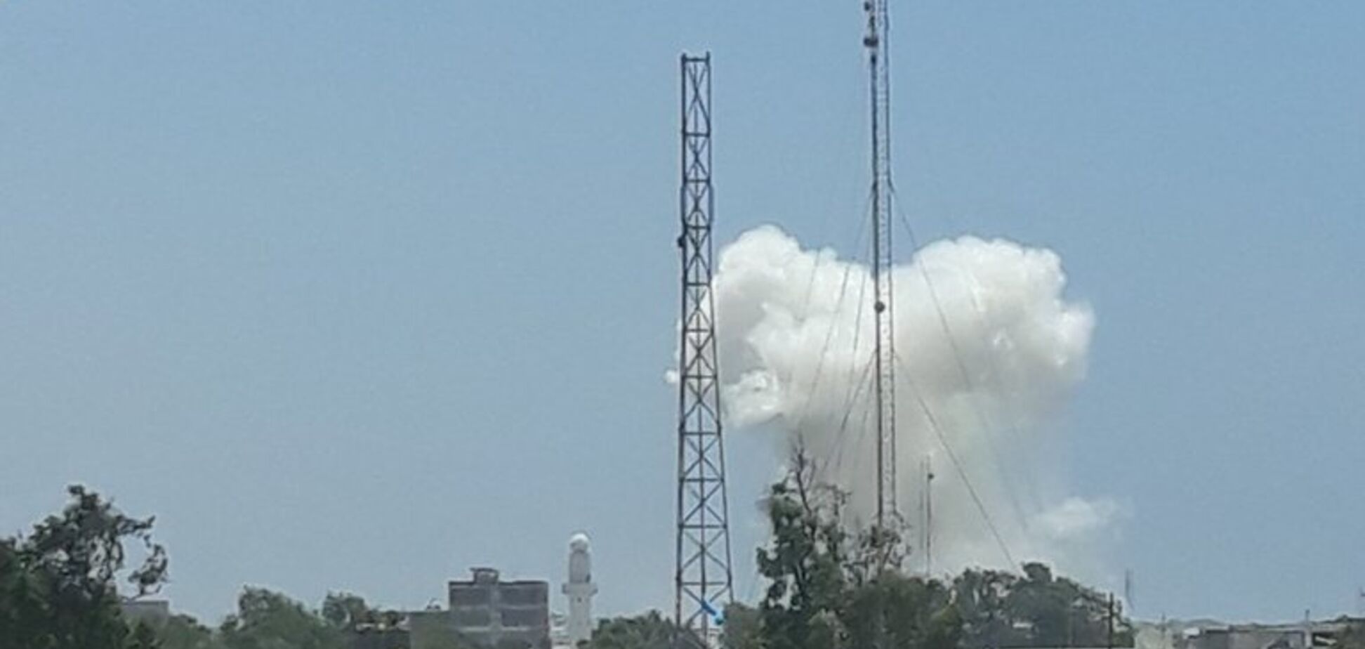 У столиці Сомалі пролунав вибух і йде перестрілка: перші фото і відео