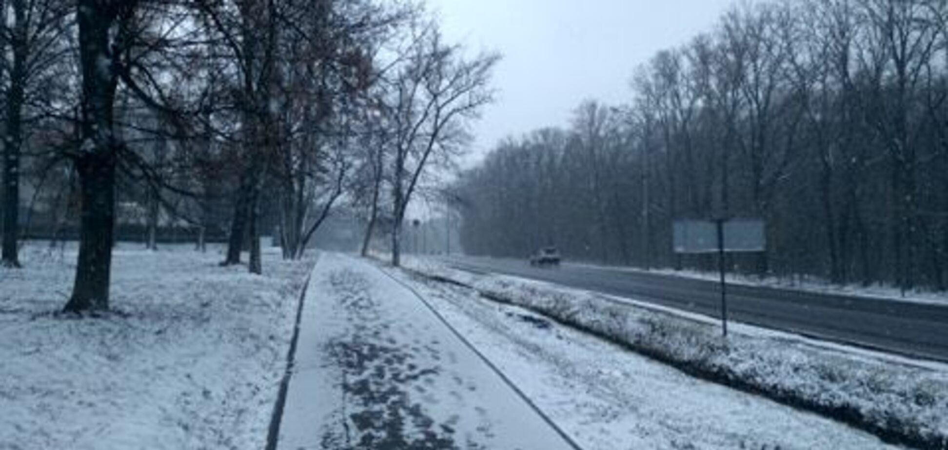 Сніг, урагани і град: з'явилися фото погодного армагеддона в Україні