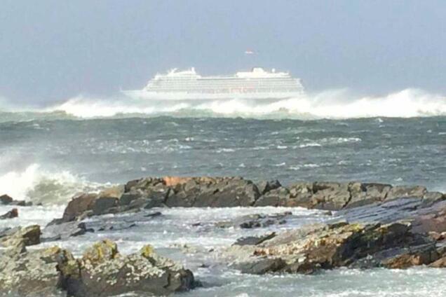 На борту почти 1400 человек: у берегов Норвегии произошло ЧП с круизным лайнером