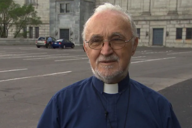 У Канаді священика ударили ножем під час меси: з'явилися жорсткі кадри