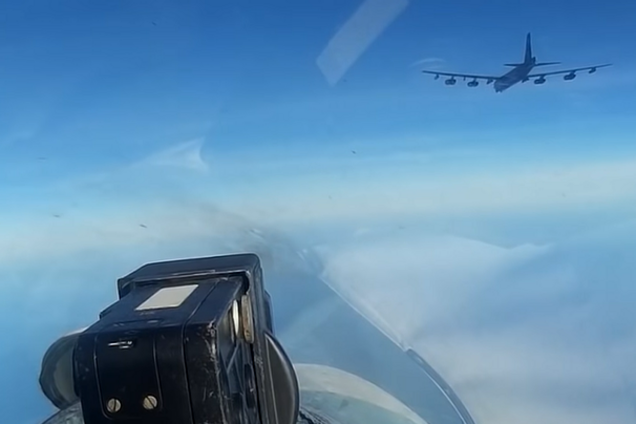 'Сутичка' літаків США і Росії потрапила на відео