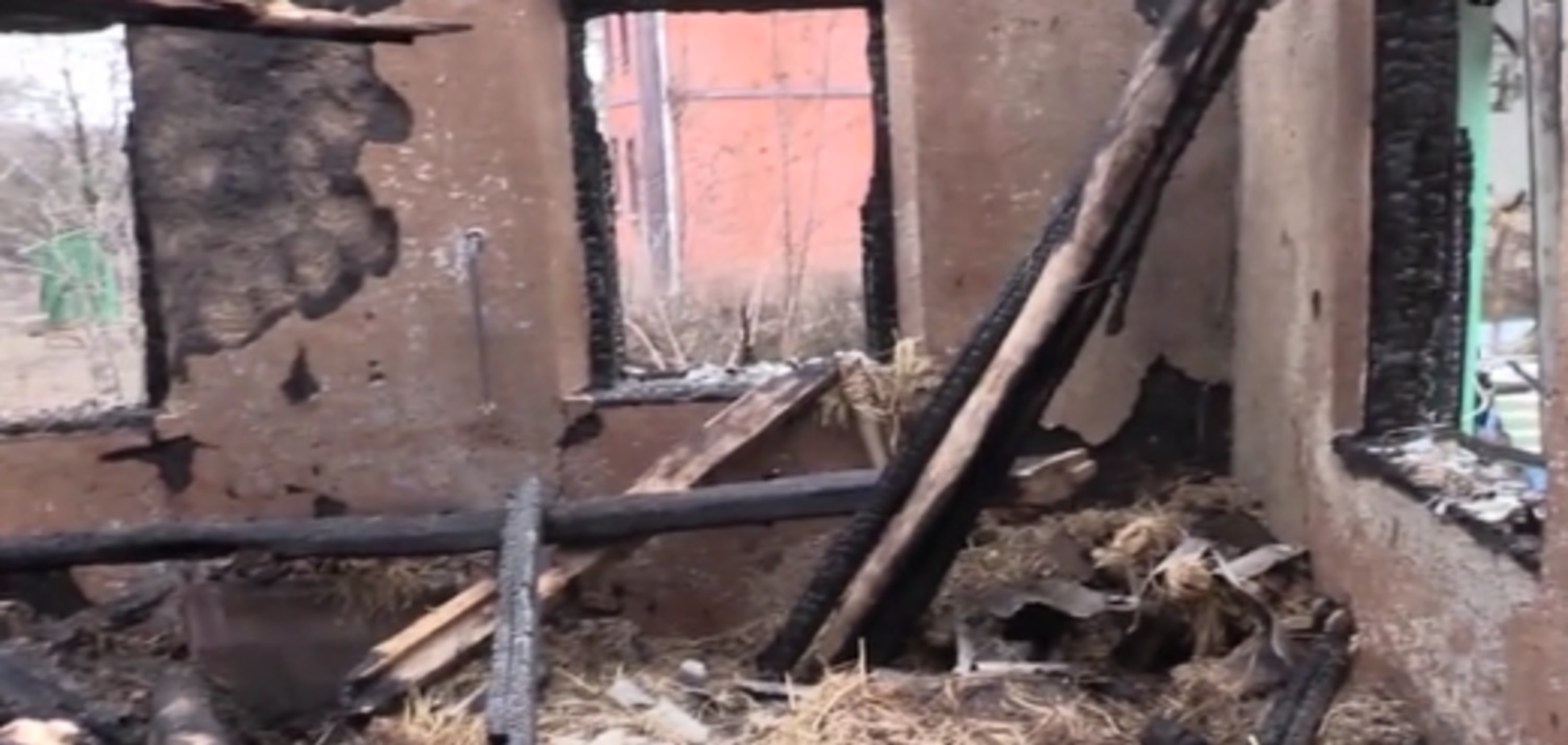 Дружину бензином, а тещу — сокирою: під Вінницею п'яний чоловік спалив будинок