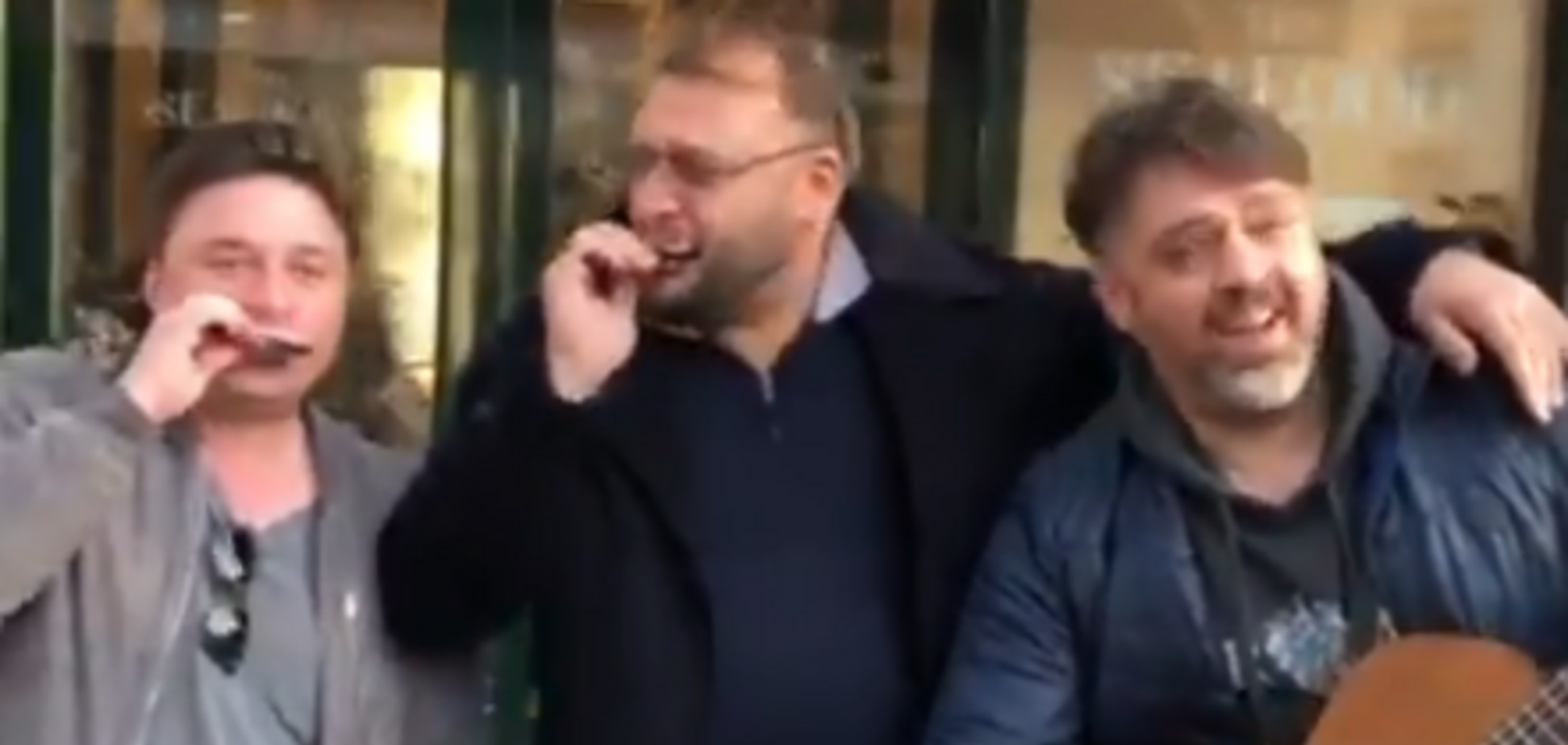 'На ф*га вам политика?' Добкин просил милостыню на улице. Видеофакт