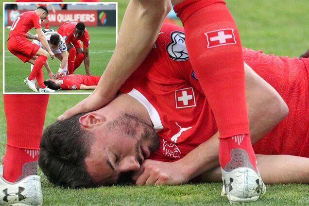 Рухнул на газон: в матче отбора на Евро-2020 случился кошмарный инцидент - видеофакт