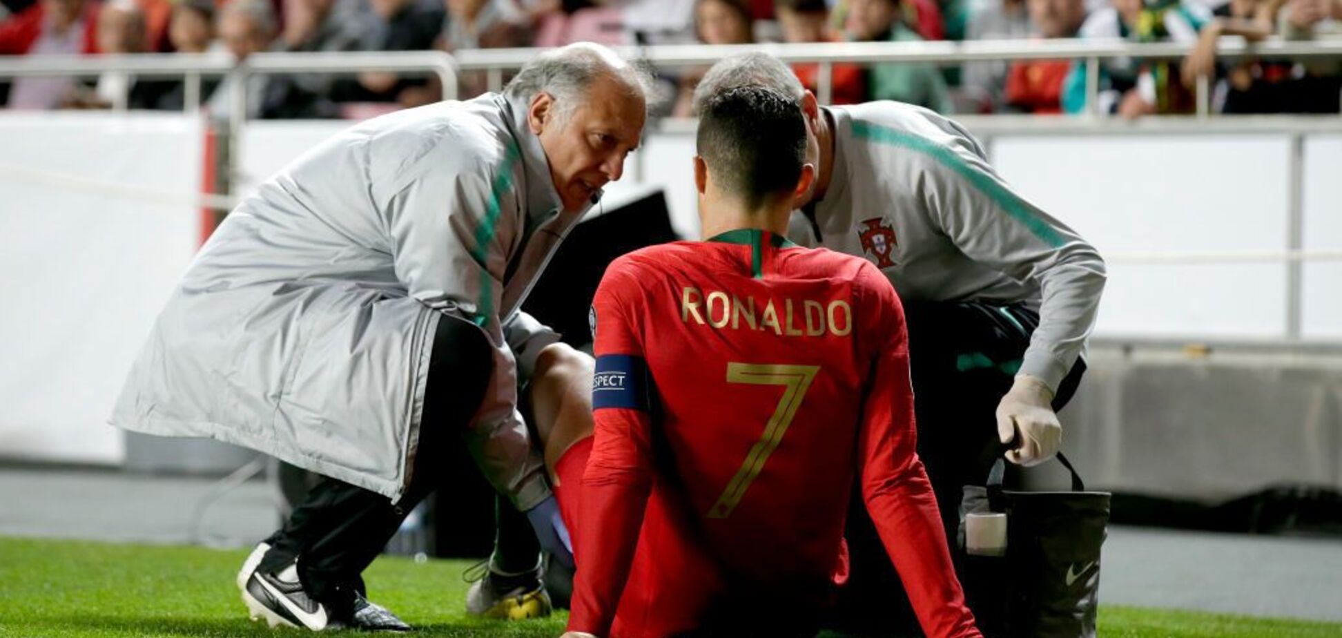 Португалия лишилась Роналду в матче с Сербией