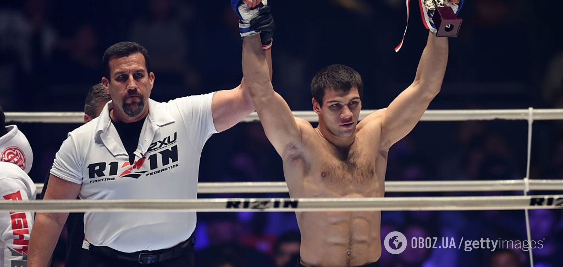 Боєць MMA вижив після важкого нокдауну і задушив суперника - відеофакт