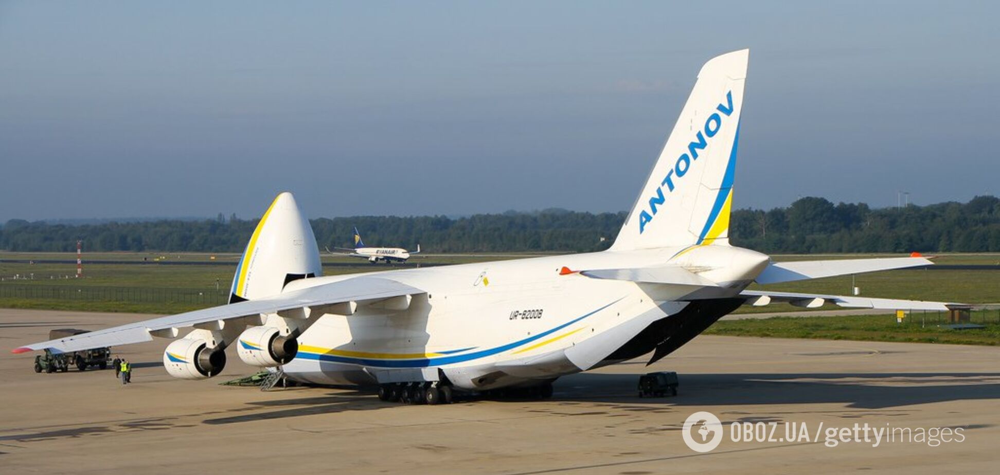 'Просто вау!' Сеть поразило мастерство украинских пилотов при посадке самолета