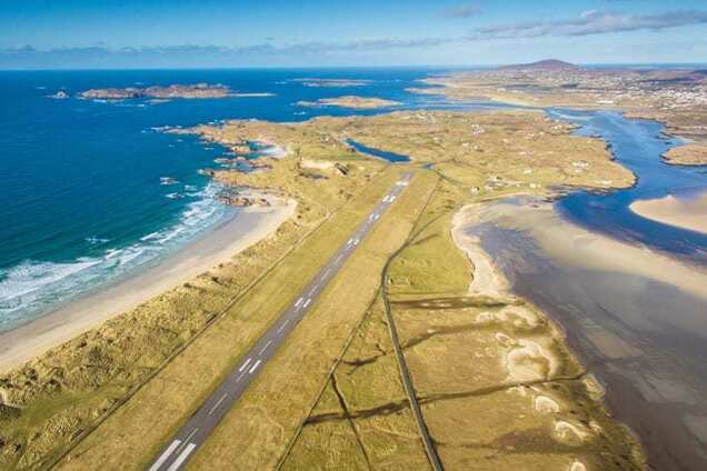 10 наймальовничіших злітно-посадкових смуг у світі