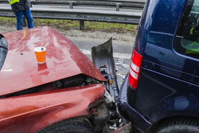 Под Киевом столкнулись 9 машин: фото масштабного ДТП