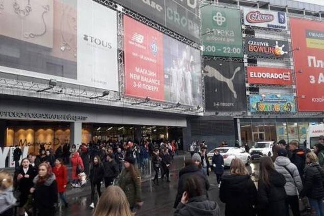 В Киеве массово 'заминировали' ТРЦ