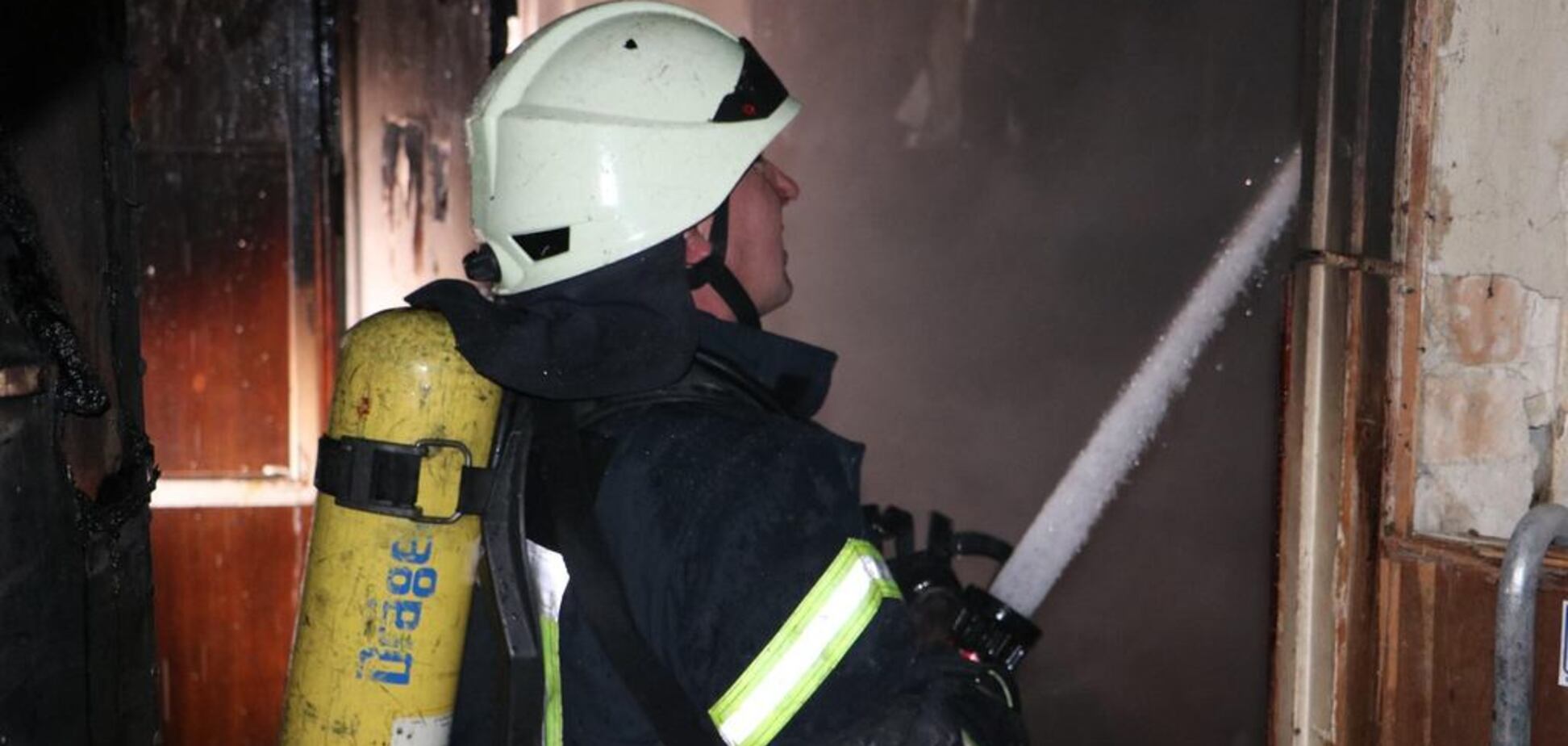 У Києві спалахнула пожежа в коледжі: студентів евакуювали