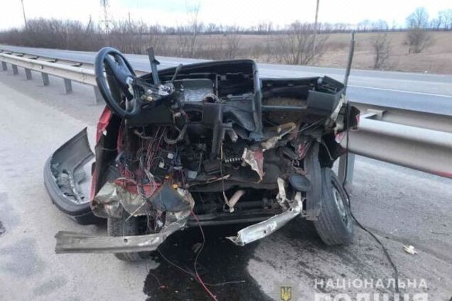 Авто розірвало навпіл: на Вінниччині сталася кривава смертельна ДТП