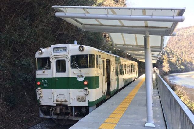 Без входа и выхода: в Японии появилась загадочная Ж/Д станция для туристов