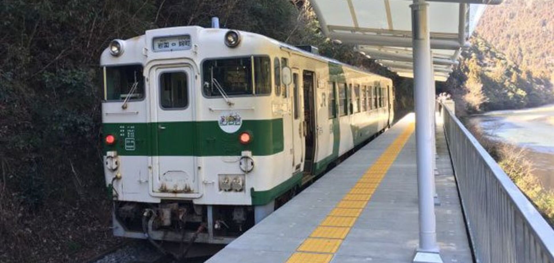 Без входу і виходу: в Японії з'явилася загадкова залізнична станція для туристів