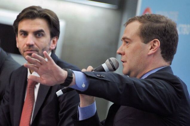 Медведеву послали даже не намек, а целое заказное письмо