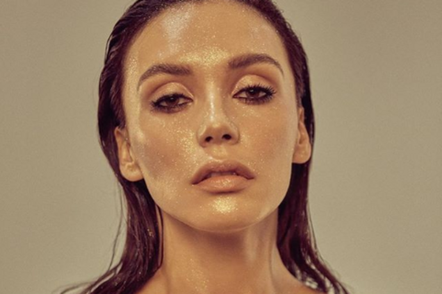 'Пошло и мерзко!' Российскую поп-звезду раскритиковали за откровенное фото