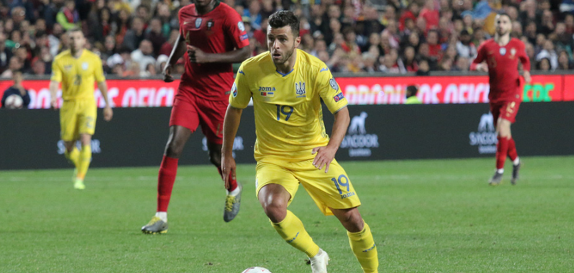 Португальский адвокат отказался от слов по делу о наказании сборной Украины