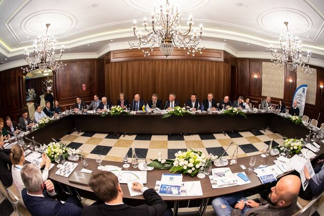 У харківському готелі Ярославського директори українських аеропортів обговорили ситуацію у галузі