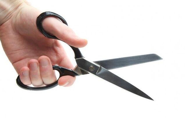 'Ножницы в голову!' В украинской школе разгорелся скандал из-за агрессивного ученика