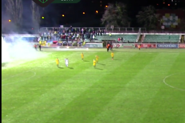 Футбольный матч в Киеве прервали из-за взрывов на поле