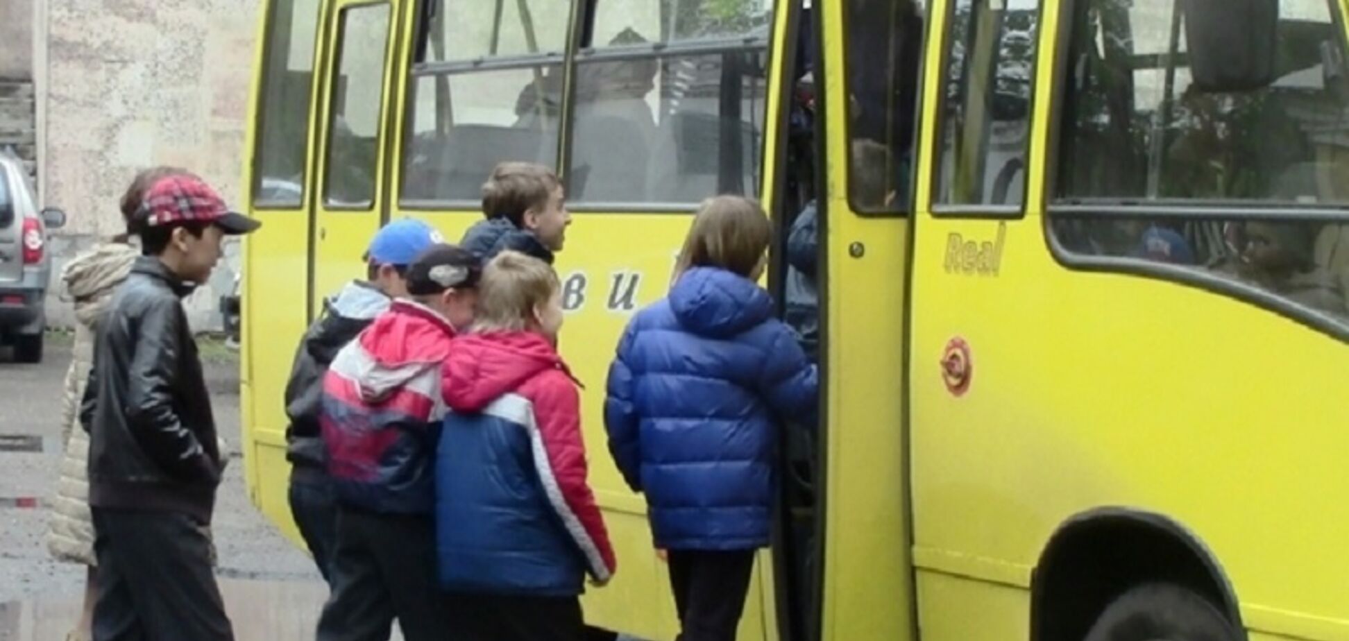 У Львові водій викинув плаче дитини з автобуса