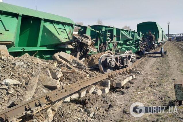 В Киеве поезд сошел с рельс: появились фото с места ЧП
