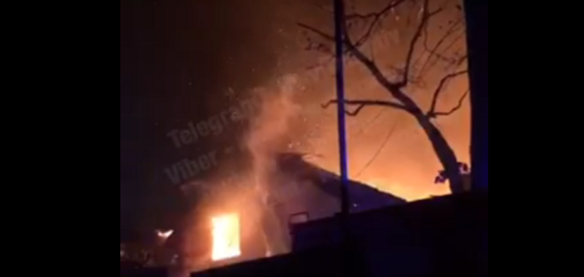 Під Києвом спалахнув завод з виробництва спорядження для армії