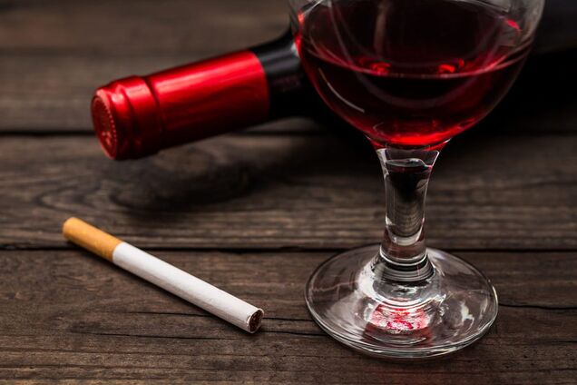 Визначено ''сигаретний еквівалент'' пляшки вина
