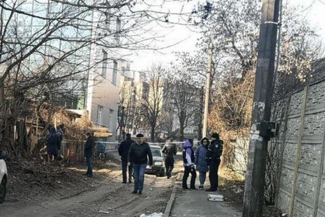 У Києві затримали жінку, яка викинула мертве немовля: нові фото і відео