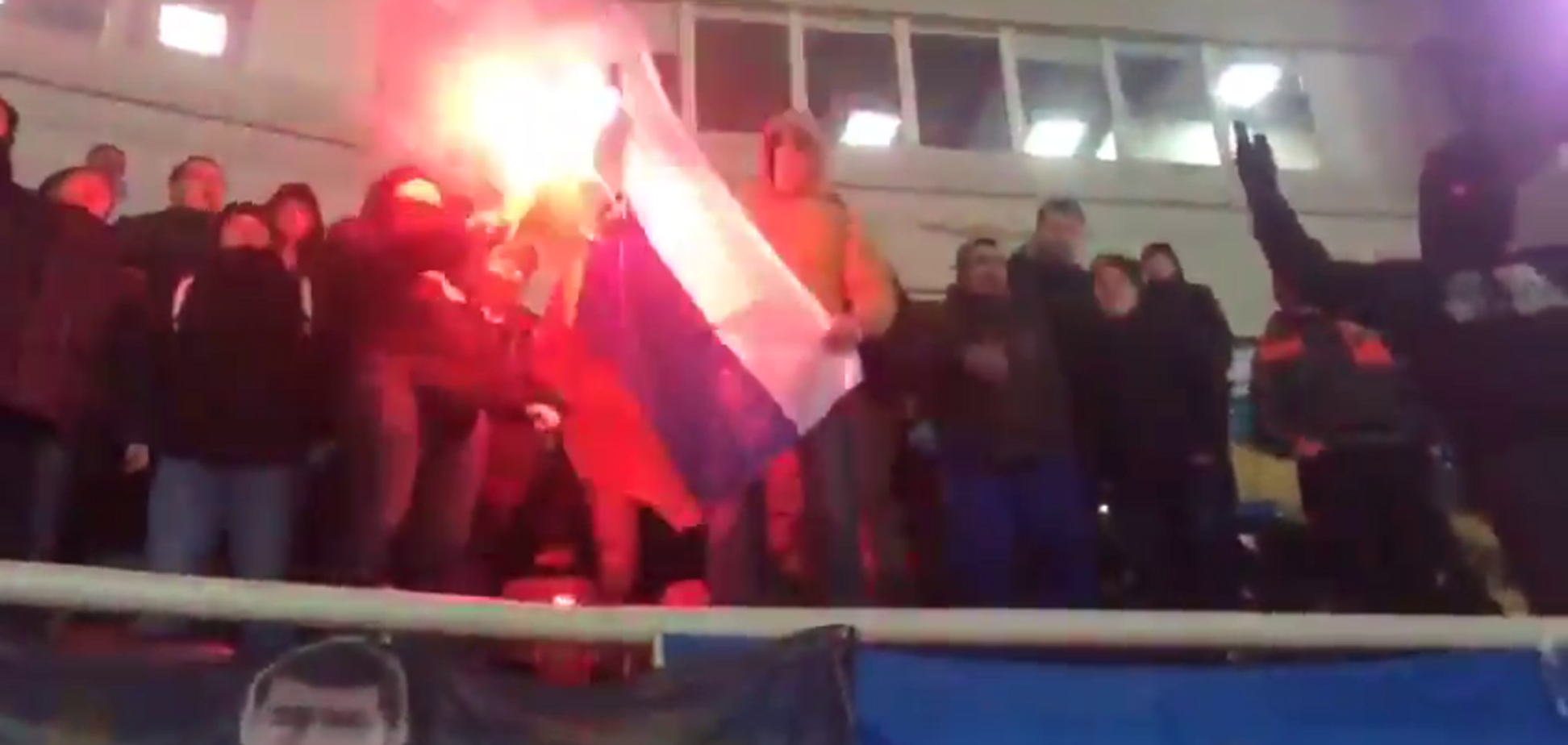 'Тряпье оккупантов': ультрас 'Шахтера' сожгли на матче флаг России