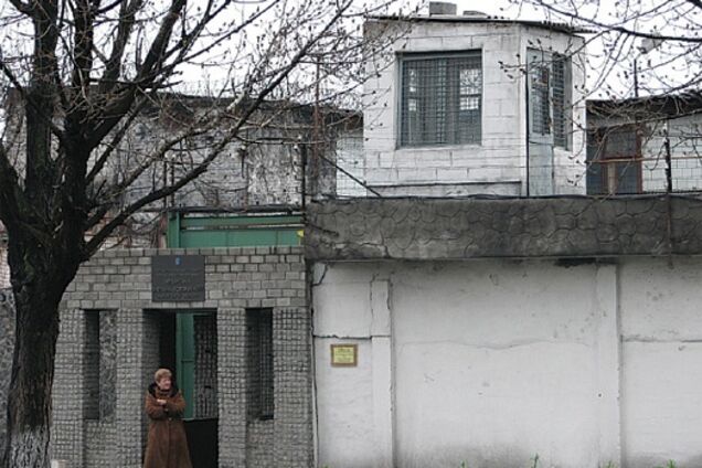 Вставляють голки під нігті та ґвалтують: ув'язнені розповіли про жахи Бердянської колонії