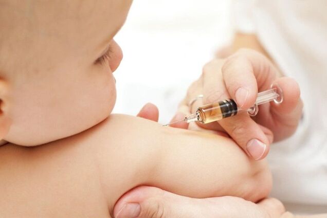 Дело не в вакцине? Медики прокомментировали смерть ребенка после прививки