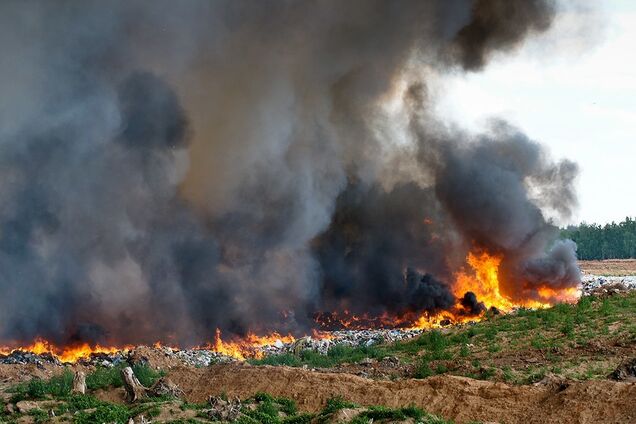 Пожар на полигоне (иллюстрация)